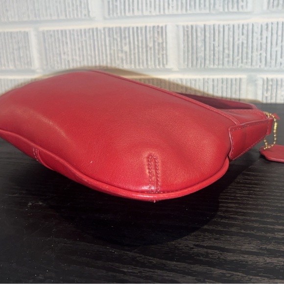 COACH Vintage 9295 Wristlet in Red Leather - Picture 9 of 11